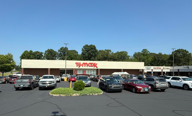 Jr. Anchor Center with Stop & Shop